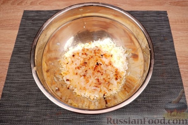 Зразы из куриного фарша с сыром и яйцами