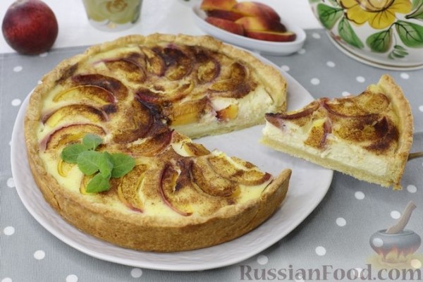 Тарт с творожной начинкой и персиками