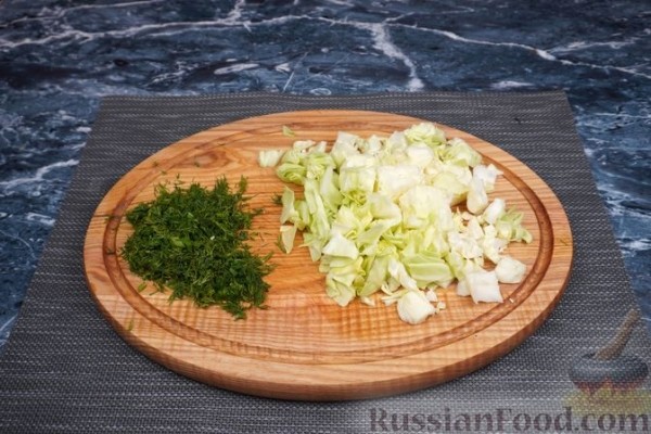 Красный борщ с кабачками и куриным филе