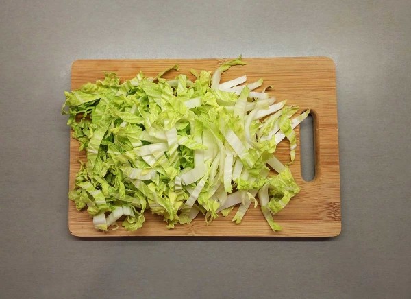 Салат с крабовыми палочками и пекинской капустой Салат с крабовыми палочками и пекинской капустой