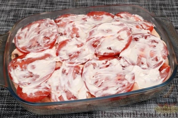 Курица, запечённая с баклажанами и грибами