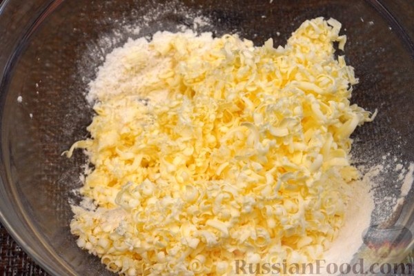 Пирожки-треугольники из рубленого теста на пиве, с курицей