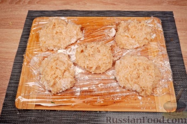 Зразы из куриного фарша с сыром и яйцами