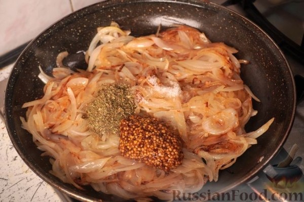 Купаты, тушенные с луком