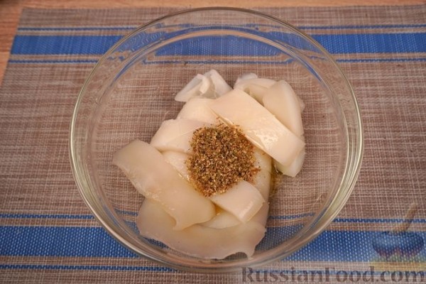 Сувлаки (шашлычки) из кальмаров и томатов черри
