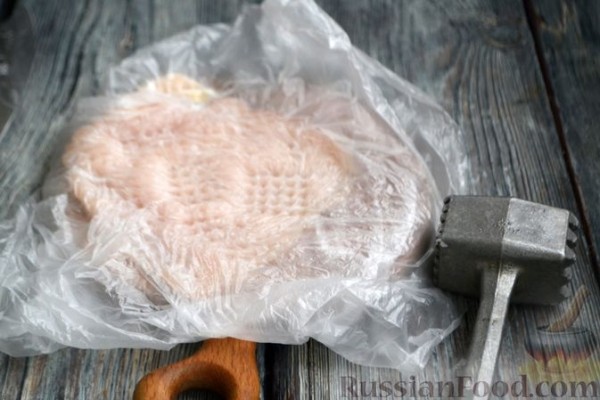 Куриное филе, запечённое с яблоками и сыром