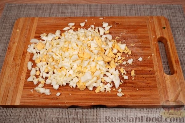 Салат с сельдереем и яйцами