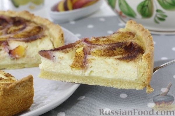 Тарт с творожной начинкой и персиками