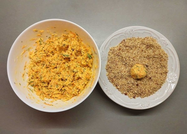 Шарики из сыра и моркови