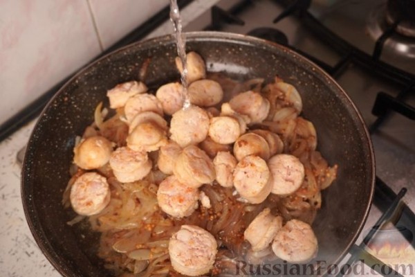 Купаты, тушенные с луком