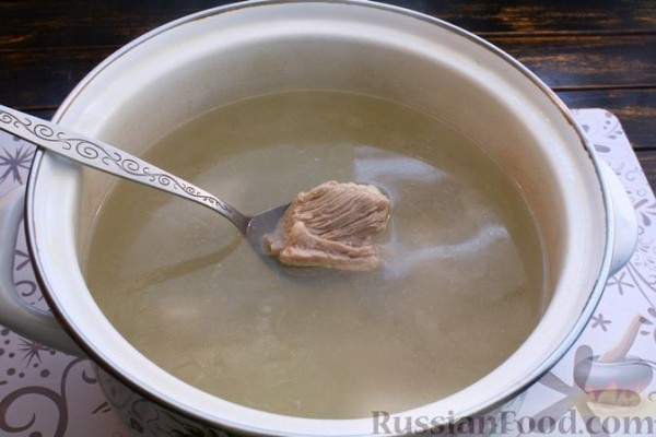 Борщ полтавский с галушками и свиными рёбрышками Борщ полтавский с галушками и свиными рёбрышками