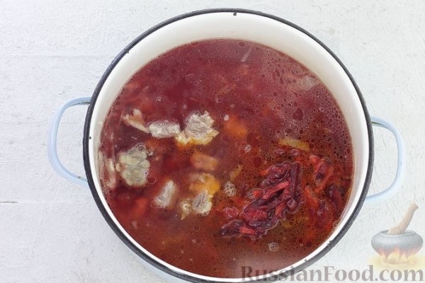 Борщ с говядиной и свекольным отваром