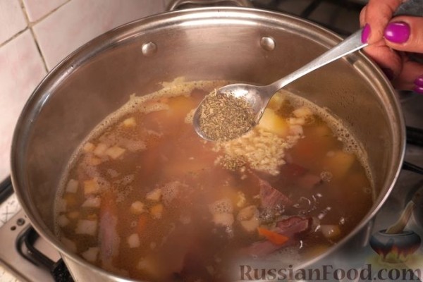 Гороховый суп с копчёными рёбрышками и беконом