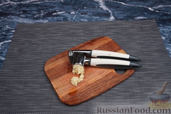 Красный борщ с кабачками и куриным филе