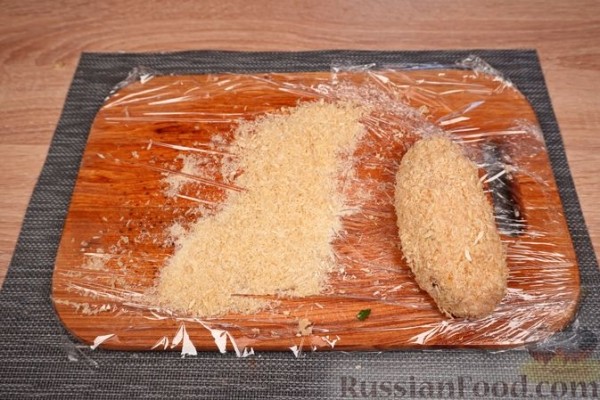 Зразы из куриного фарша с сыром и яйцами