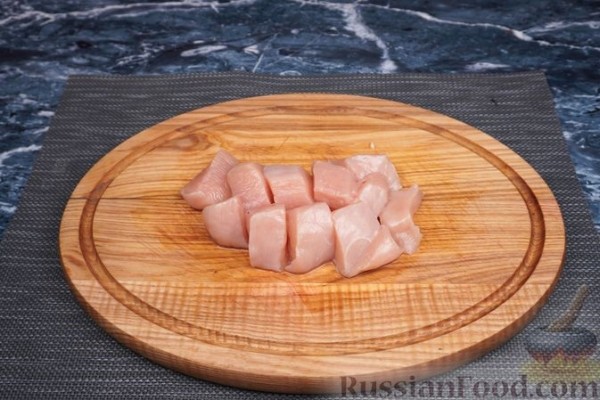 Красный борщ с кабачками и куриным филе