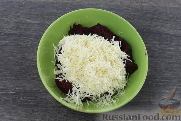 Рулетики из баклажанов со свёклой, сыром и черносливом