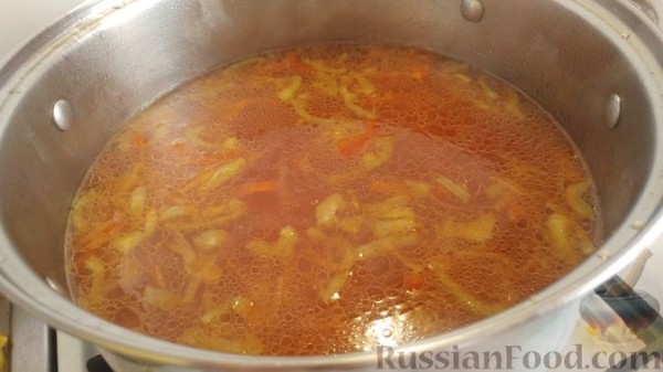 Постный борщ с пекинской капустой, фасолью и черносливом