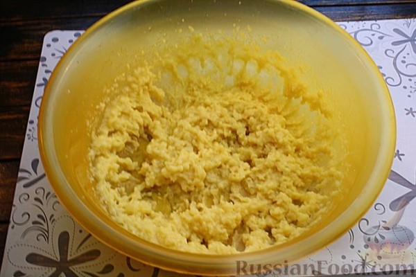 Борщ полтавский с галушками и свиными рёбрышками