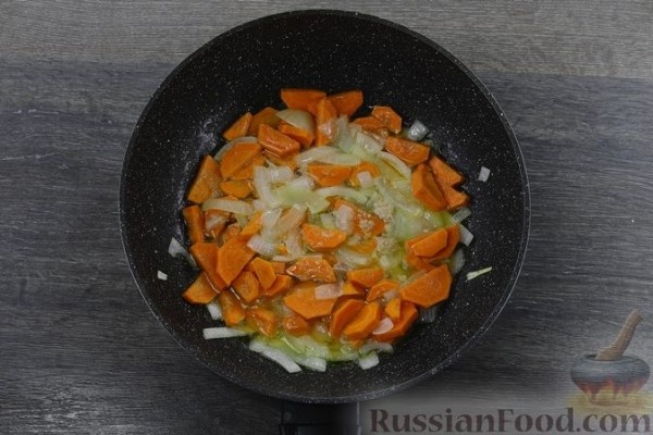 Картофельное рагу с кабачками и тушёнкой