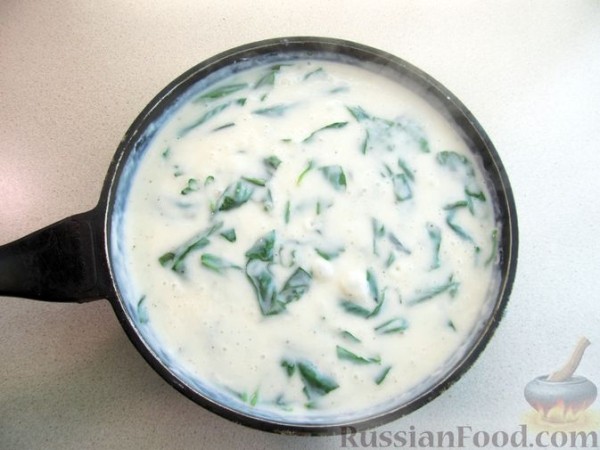 Макароны, запечённые со шпинатом в соусе бешамель