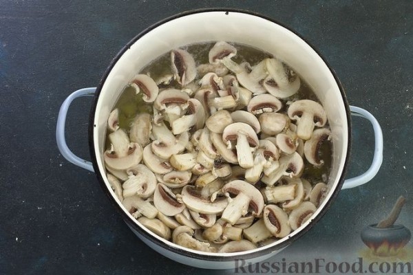 Постный борщ с пекинской капустой и грибами