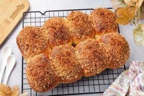 Булочка с посыпкой