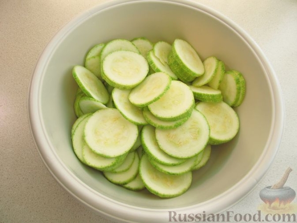 Запеканка из кабачков, шпината и феты