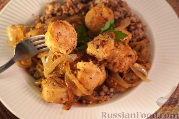 Купаты, тушенные с луком