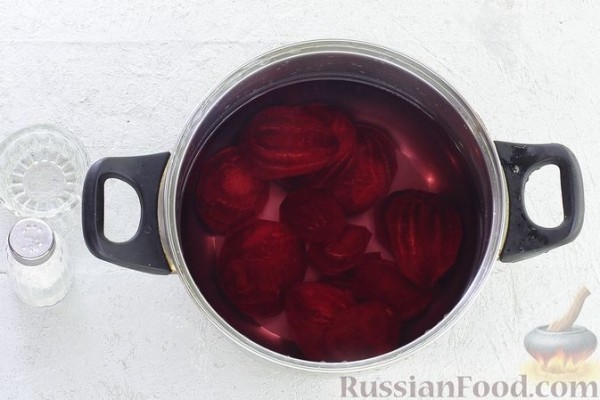 Борщ с говядиной и свекольным отваром