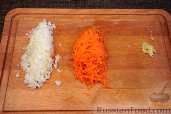 Пирожки-треугольники из рубленого теста на пиве, с курицей