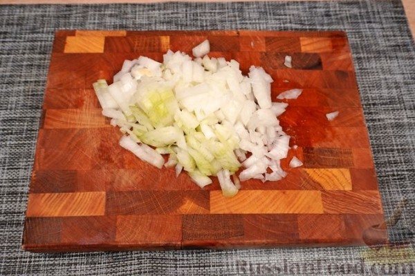 Сарма из свекольной ботвы с рисом и булгуром