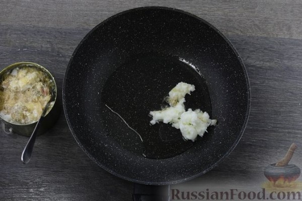 Картофельное рагу с кабачками и тушёнкой