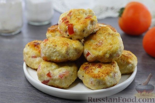 Куриные котлеты с помидорами и сыром