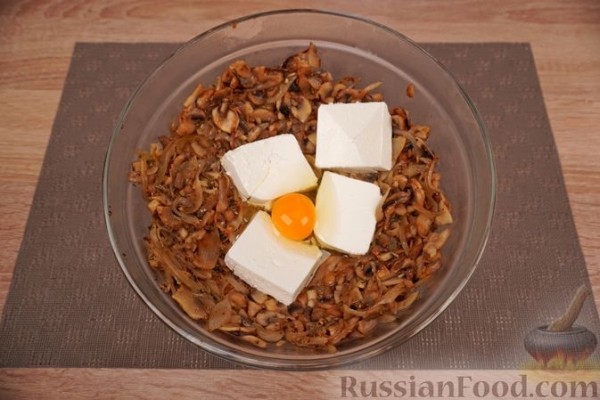 Манитаропита (грибной пирог с фетой и луком)