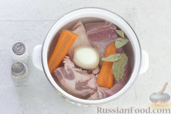 Борщ с говядиной и свекольным отваром