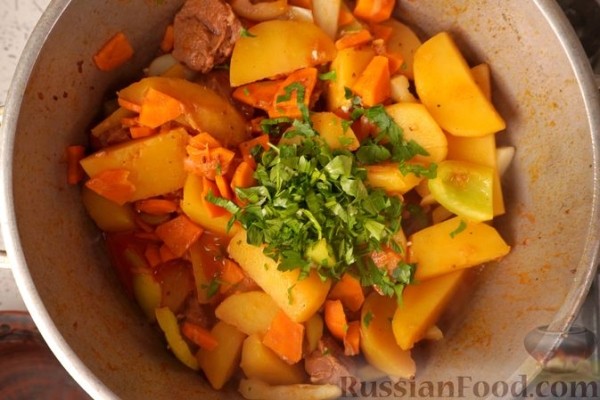 Баранина, тушенная с овощами