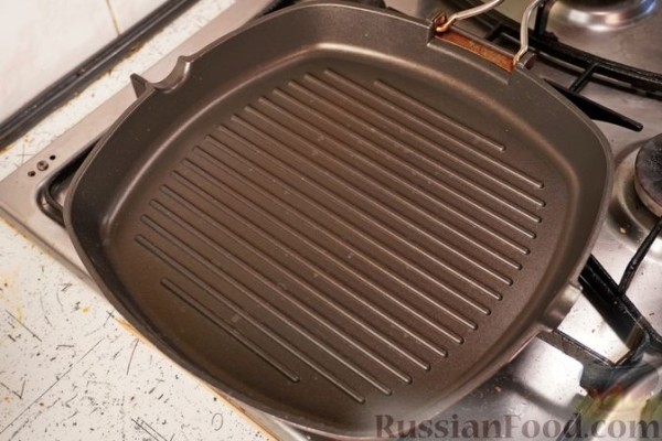 Сувлаки (шашлычки) из кальмаров и томатов черри