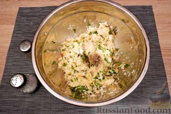 Зразы из куриного фарша с сыром и яйцами