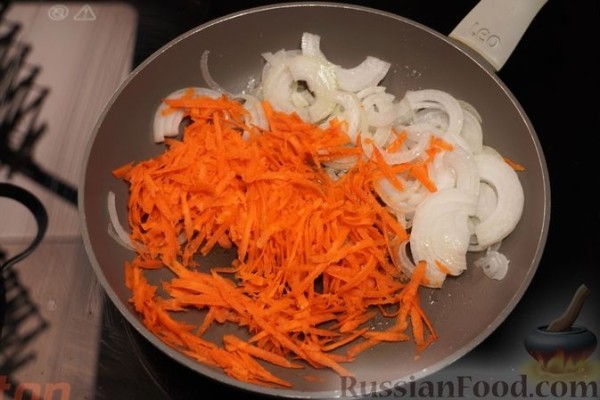 Красный борщ с кабачками и куриным филе
