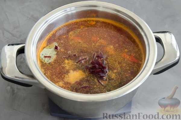 Свекольный суп с куриным филе