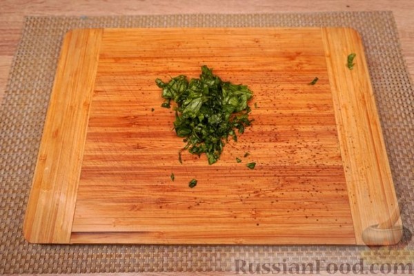 Брускетты с анчоусами в цитрусовом маринаде, фетой и оливками