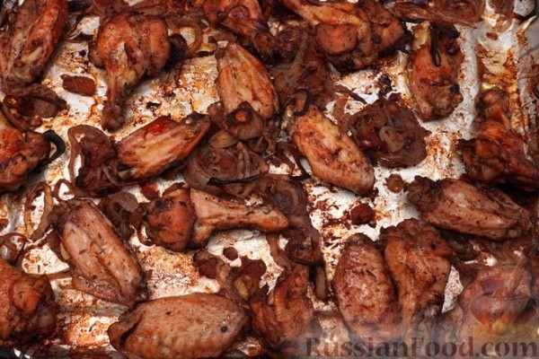 Куриные крылышки, запечённые в красном вине