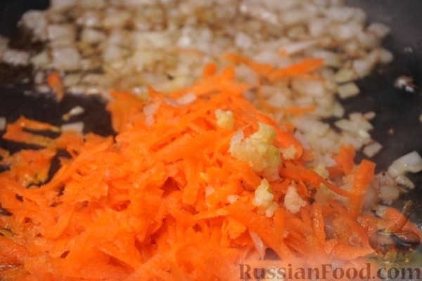 Пирожки-треугольники из рубленого теста на пиве, с курицей