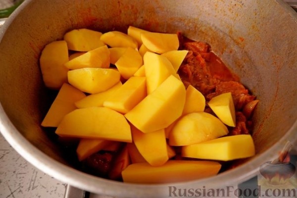 Баранина, тушенная с овощами