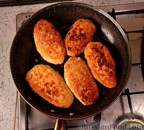 Зразы из куриного фарша с сыром и яйцами