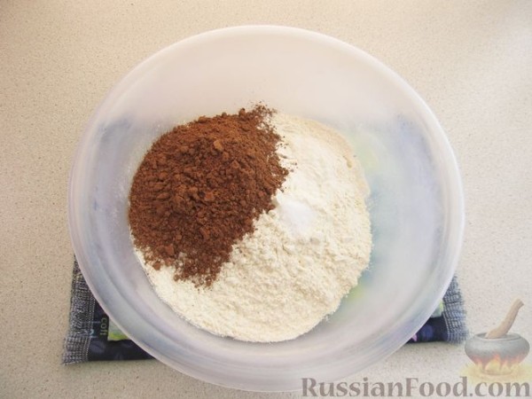 Шоколадный кекс с грушами
