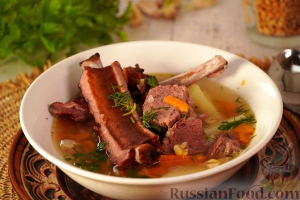 Гороховый суп с копчёными рёбрышками и беконом