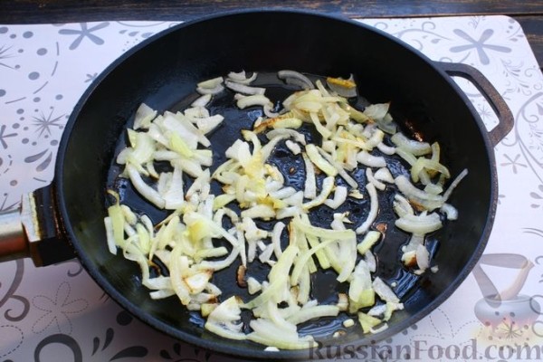 Борщ полтавский с галушками и свиными рёбрышками Борщ полтавский с галушками и свиными рёбрышками