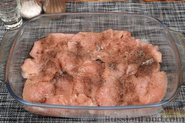 Курица, запечённая с баклажанами и грибами